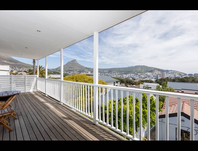 4 BEDROOM FREESTANDING FOR SALE IN VREDEHOEK